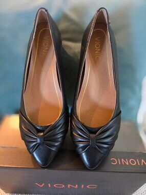 Vionic Gramercy Black Leather Ballet Flat Size 6